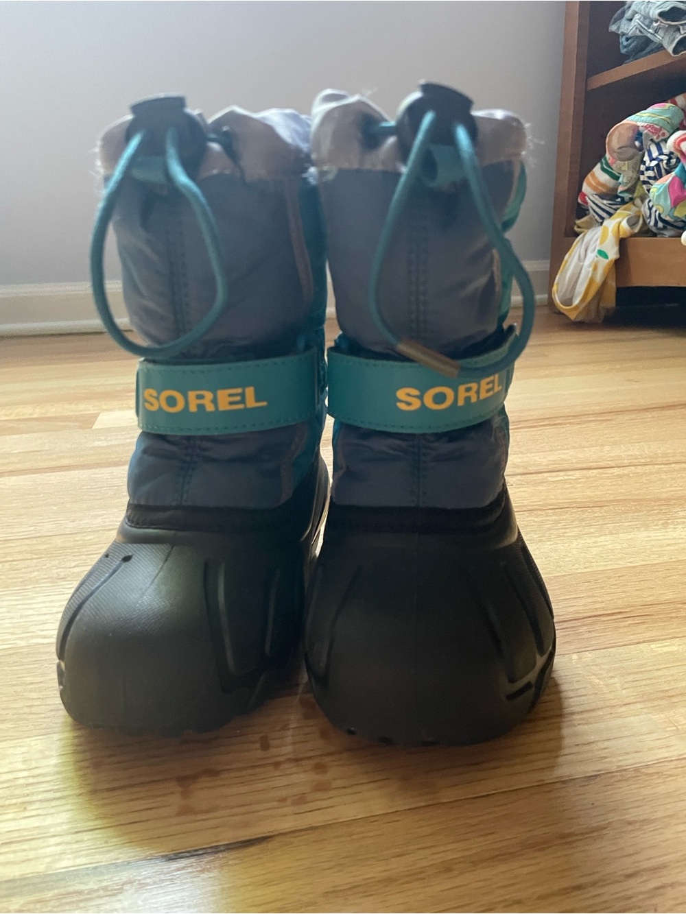 EUC Sorel Snow Boots - 8